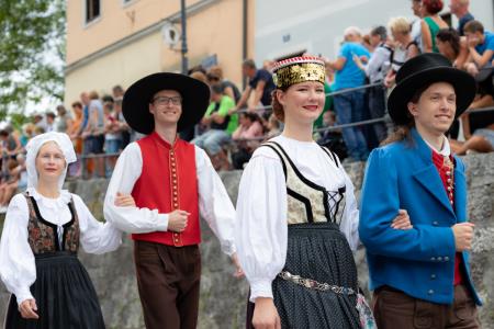 Povorka ob dnevih narodnih noš in oblačilne dedščine (117)